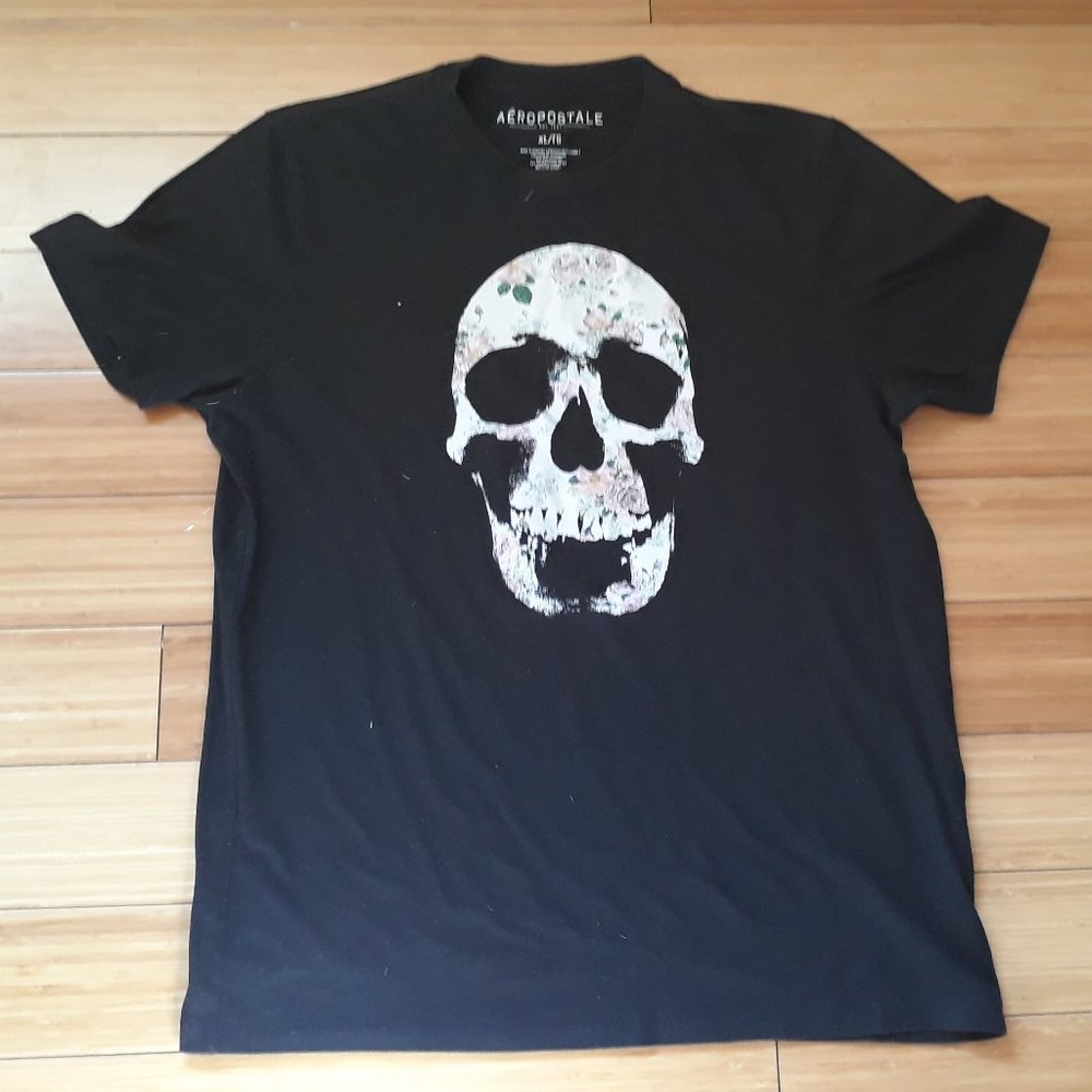 Aeropostale Floral Skull Skull Graphic Tee